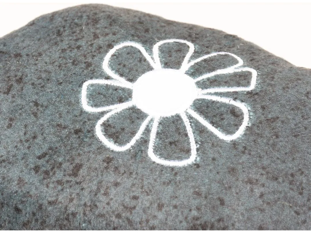 ECO Blossom kicking pillow & catnip 20x11,5x5cm black Pets Qatar